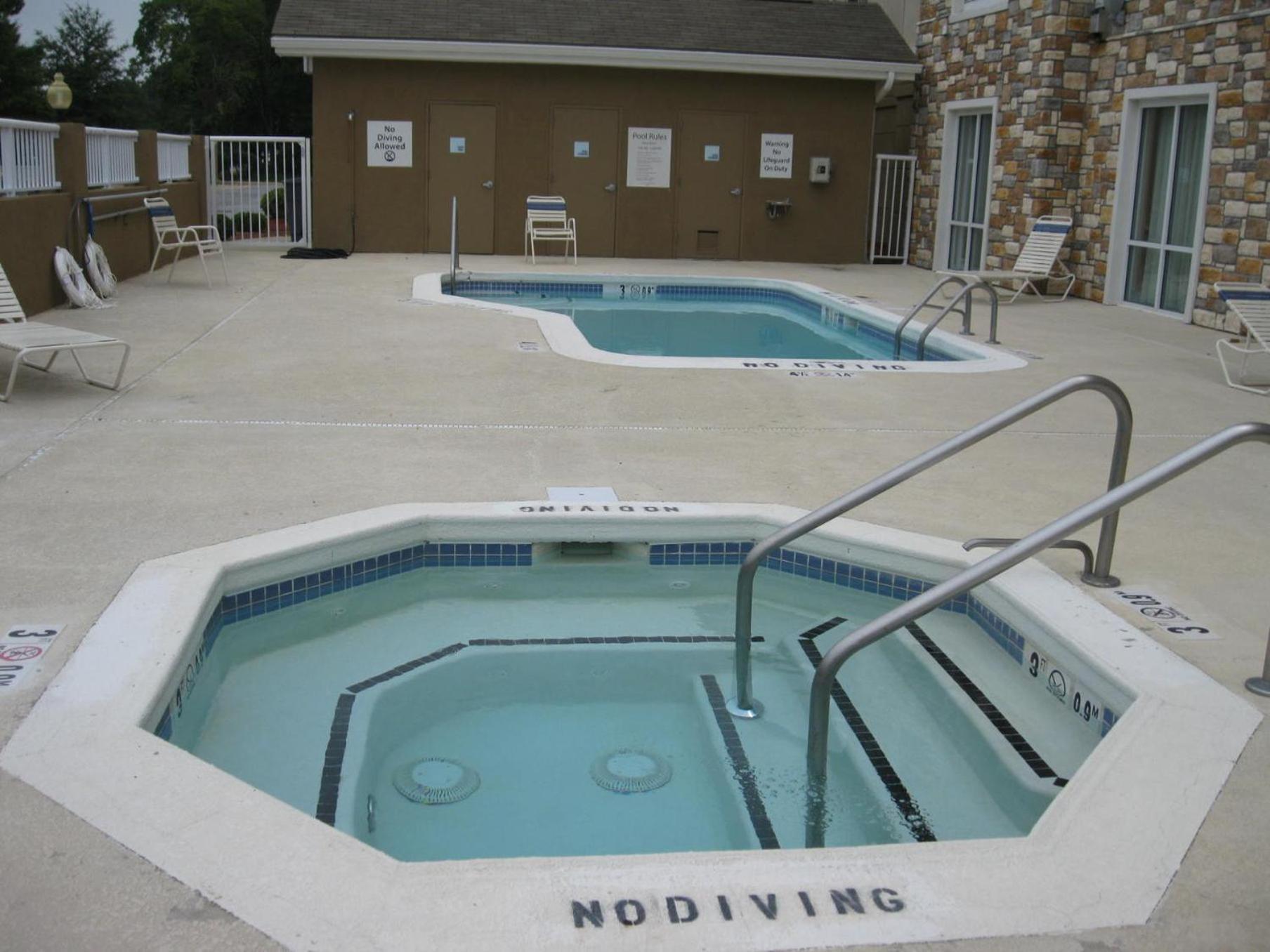 Holiday Inn Express Williamston By Ihg Exterior photo